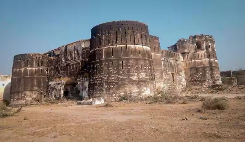 Sarwar Fort, India